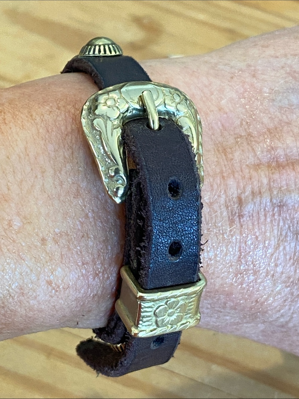 Campomaggi Brown Leather Bracelet with Floral Gold Buckle and gold studs